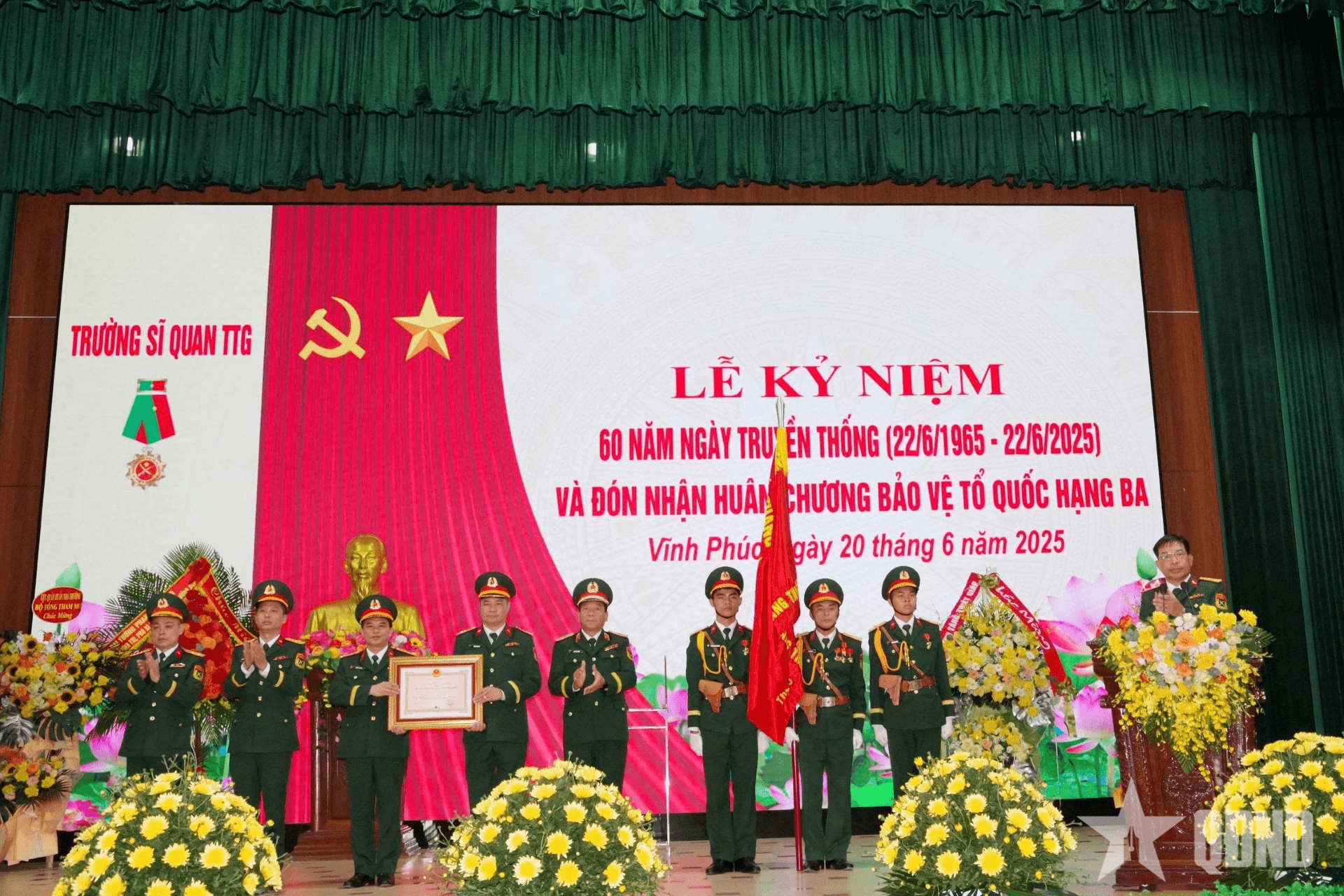 Trường Sĩ quan Tăng thiết giáp kỷ niệm 60 năm Ngày truyền thống và đón nhận Huân chương Bảo vệ Tổ quốc hạng Ba
