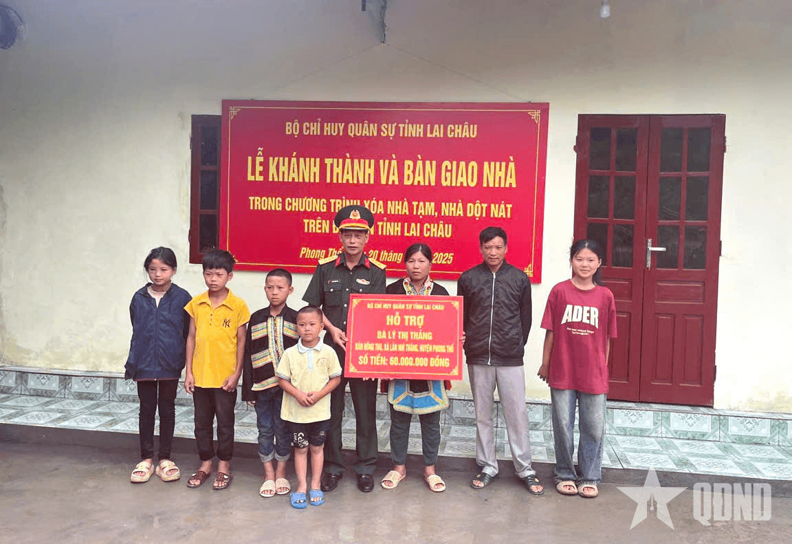 Bộ CHQS tỉnh Lai Châu bàn giao nhà trong chương trình “xóa nhà tạm, nhà dột nát”