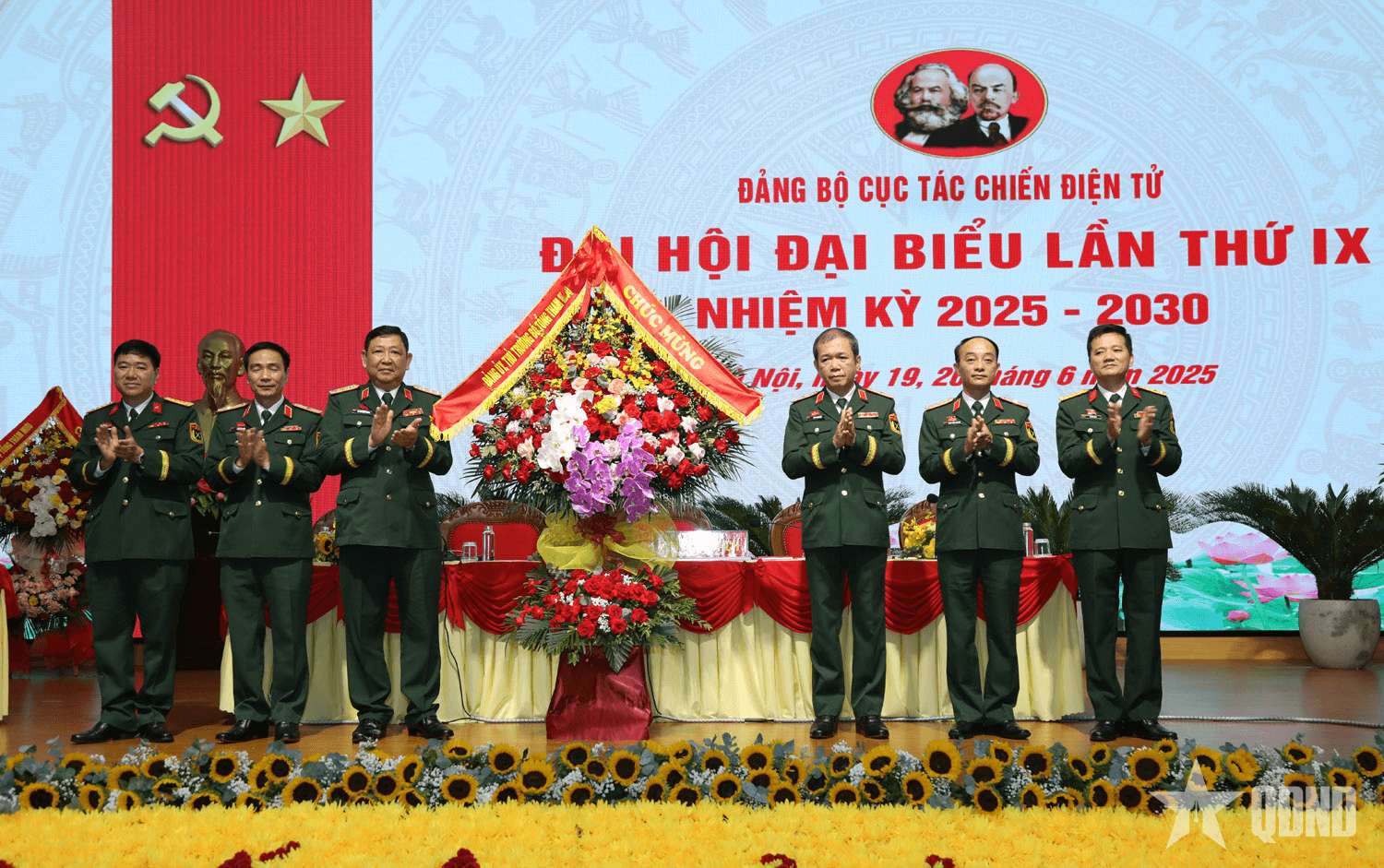 Thượng tướng Huỳnh Chiến Thắng dự Đại hội Đảng bộ Cục Tác chiến điện tử