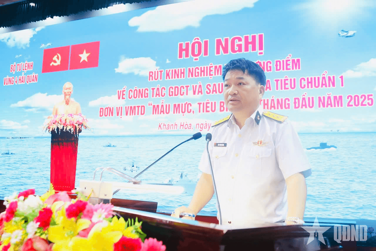 Vùng 4 Hải quân rút kinh nghiệm xây dựng điểm về công tác giáo dục chính trị