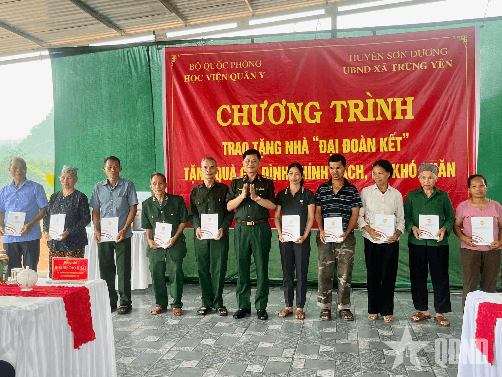 Học viện Quân y trao “Nhà đại đoàn kết” và “Ngôi nhà 100 đồng” tại Tuyên Quang