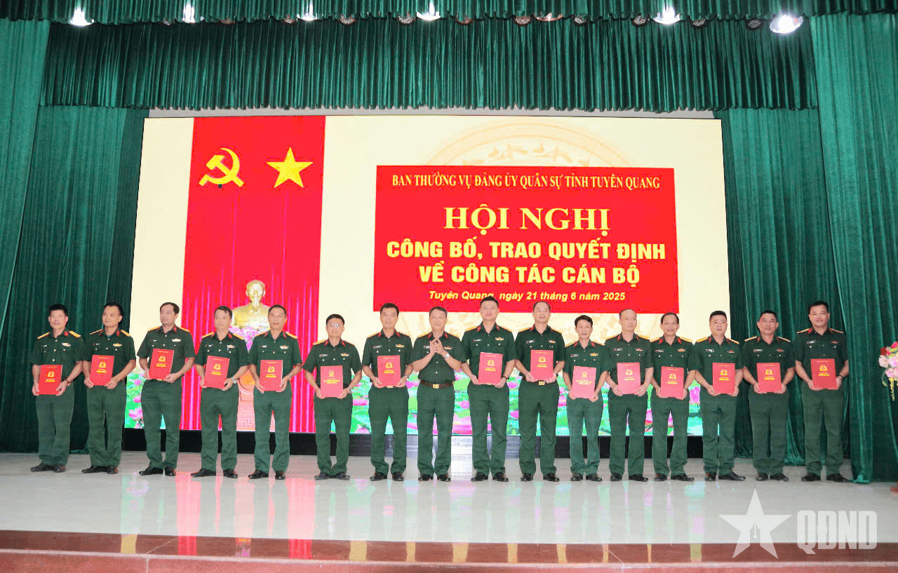 Ban Thường vụ Đảng ủy Quân sự tỉnh Tuyên Quang: Công bố, trao quyết định về công tác cán bộ