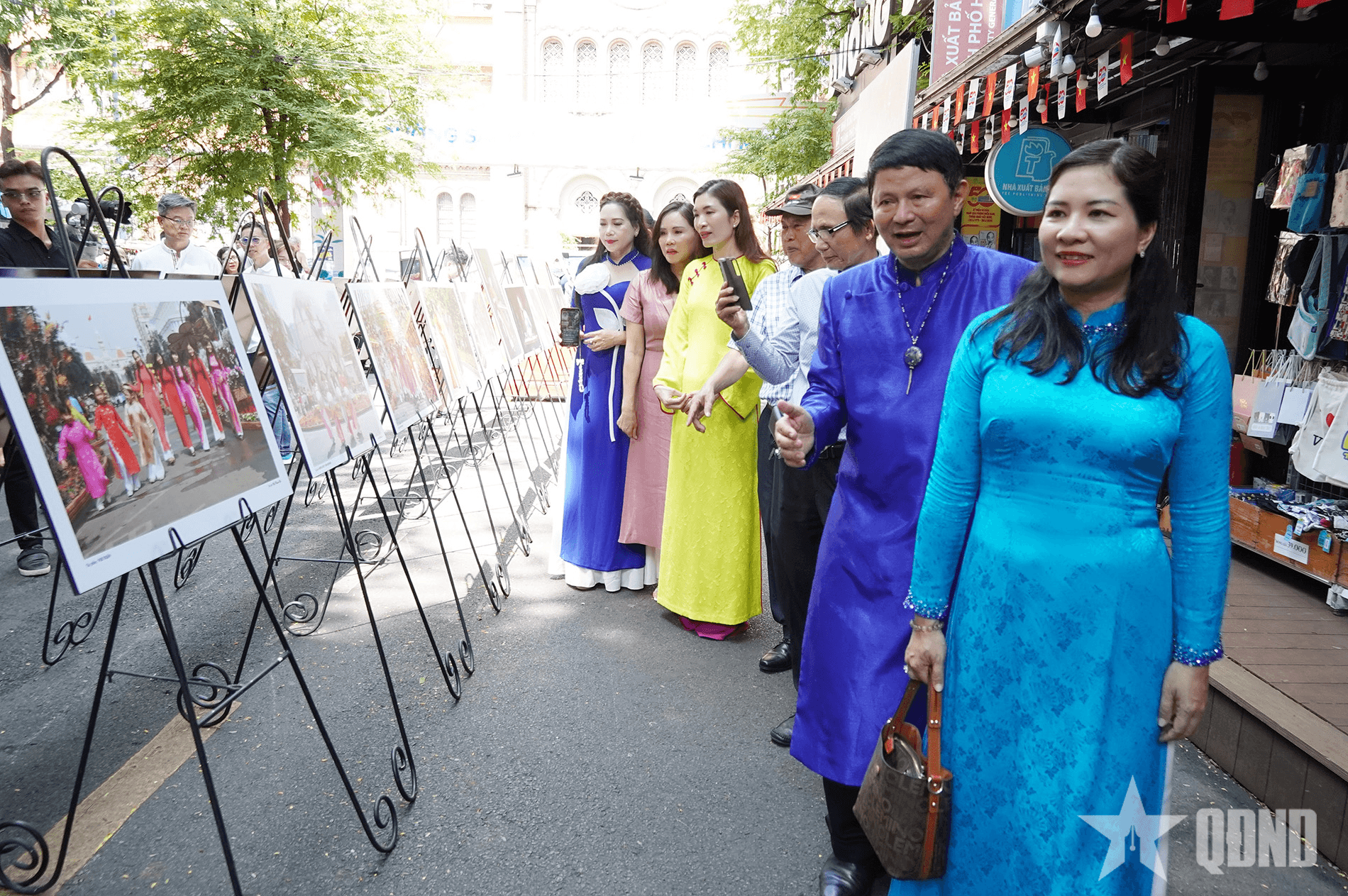 Triển lãm 100 ảnh về khoảnh khắc áo dài - Sài Gòn xưa và nay