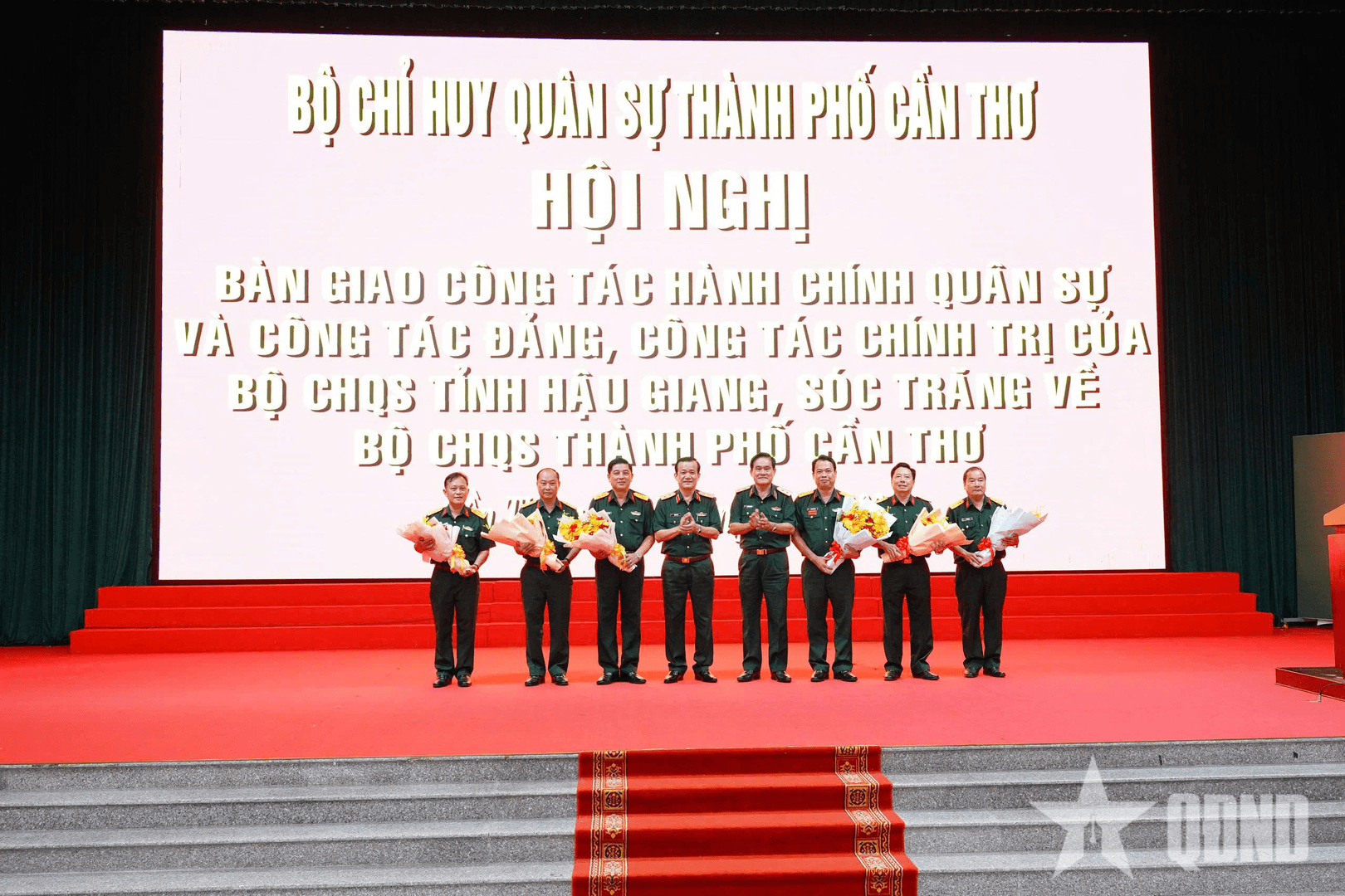 Bàn giao Bộ CHQS tỉnh Hậu Giang, Sóc Trăng về Bộ CHQS TP Cần Thơ