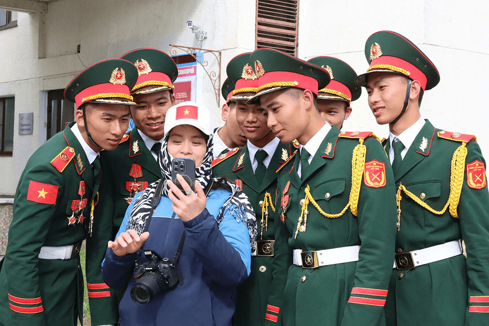 Kết nối Việt Nam và thế giới qua những trang báo