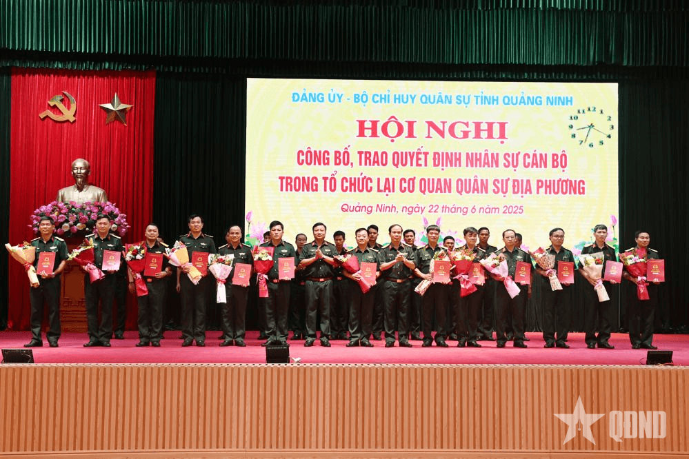Đảng ủy - Bộ CHQS tỉnh Quảng Ninh: Công bố, trao quyết định nhân sự cán bộ