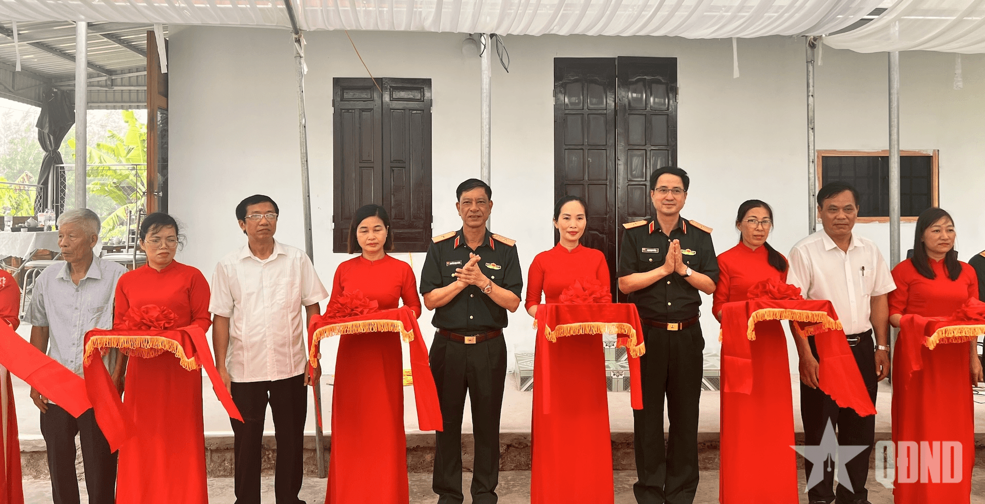 Cục Gìn giữ hòa bình Việt Nam trao nhà tình nghĩa tặng gia đình có công với cách mạng