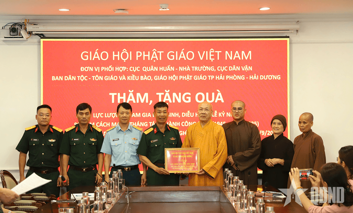 Giáo hội Phật giáo Việt Nam và doanh nghiệp sẻ chia cùng lực lượng luyện tập diễu binh, diễu hành A80