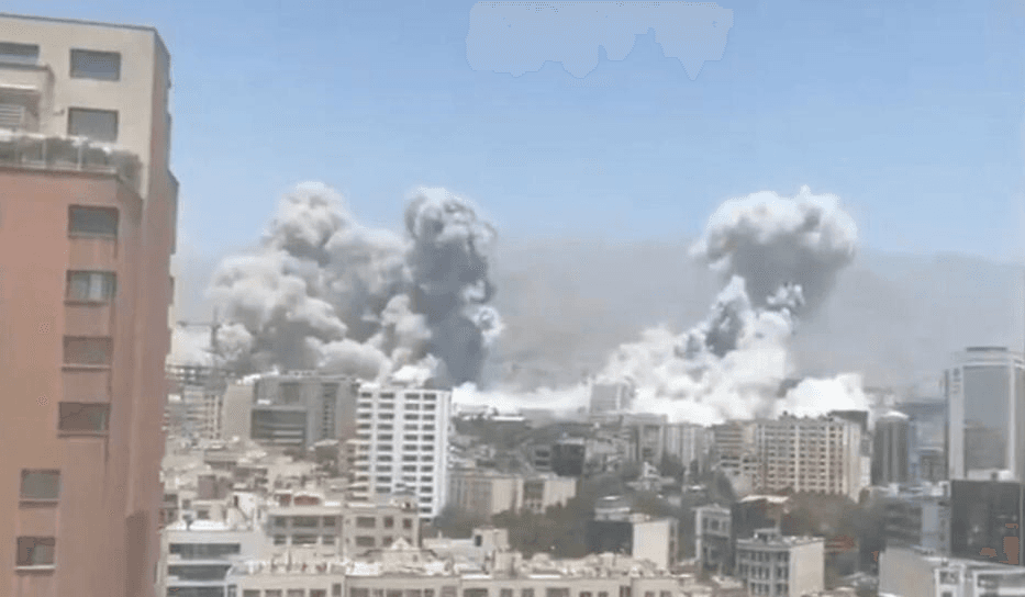 Căng thẳng Israel-Iran: Israel tấn công trụ sở IRGC, Iran phản công