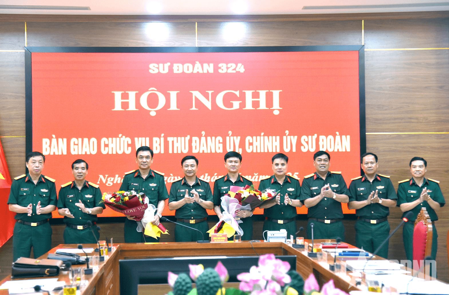 Bàn giao chức vụ Bí thư Đảng ủy, Chính ủy Sư đoàn 324