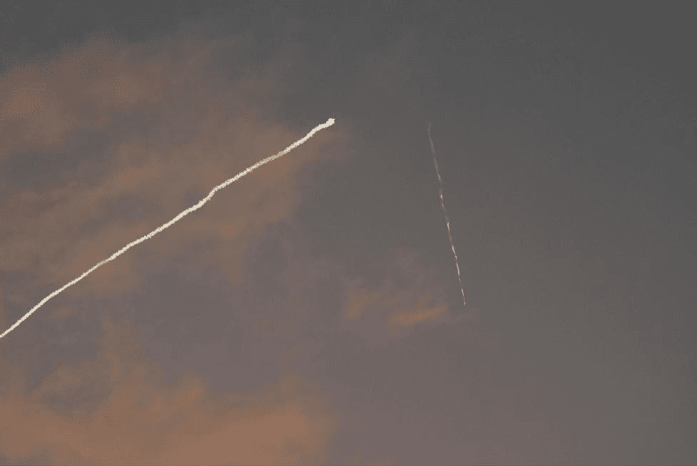 Căng thẳng Israel-Iran: Hai bên vẫn "đọ súng", lệnh ngừng bắn bắt đầu!