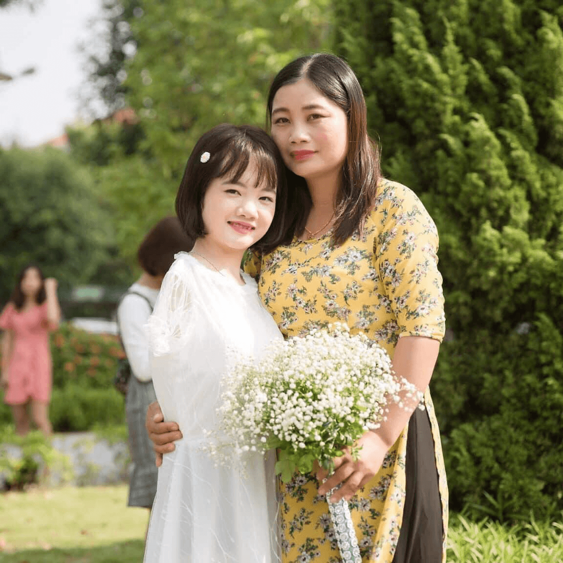 Lê Thị Thắm: Cô giáo không tay viết ước mơ bằng chân