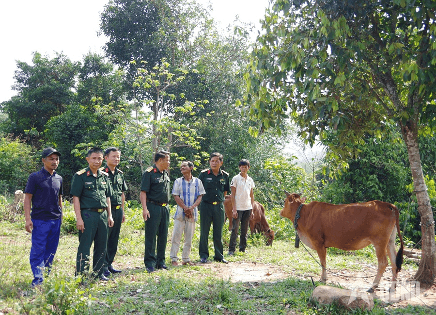 Nâng bước đồng bào nơi biên giới