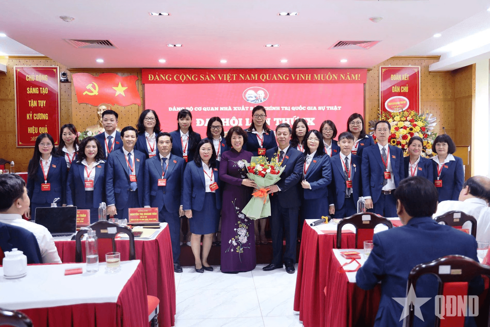 Nhà xuất bản Chính trị quốc gia Sự thật tổ chức Đại hội Đảng bộ lần thứ IX