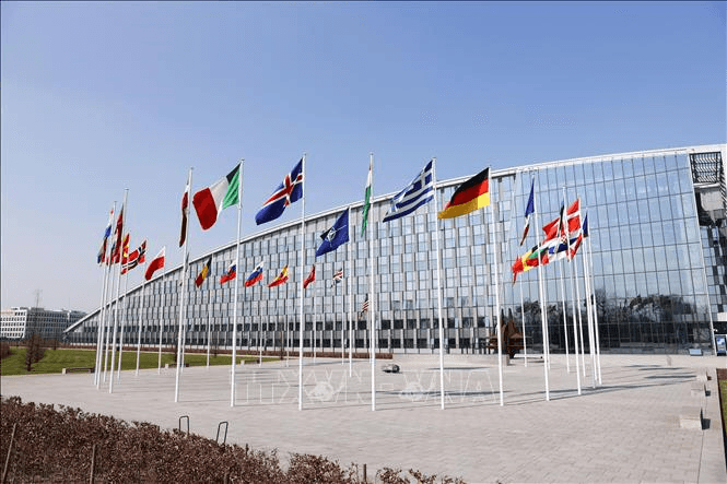 NATO nâng mục tiêu chi tiêu quốc phòng, tái khẳng định phòng thủ tập thể