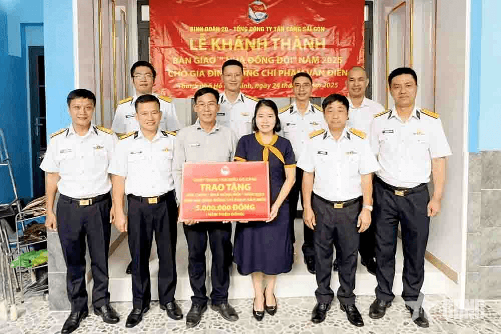 Binh đoàn 20 bàn giao công trình sửa chữa nhà đồng đội