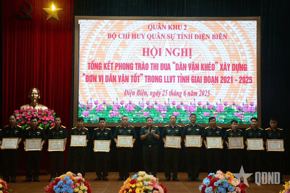 Điện Biên: 18 tập thể và cá nhân được khen thưởng trong Phong trào thi đua "Dân vận khéo"