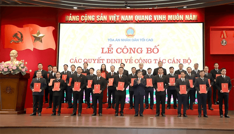 Trao quyết định bổ nhiệm Chánh án Tòa án nhân dân các tỉnh, thành mới sau hợp nhất