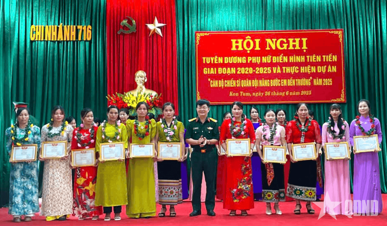 Chi nhánh 716 (Binh đoàn 15) tuyên dương phụ nữ điển hình tiên tiến