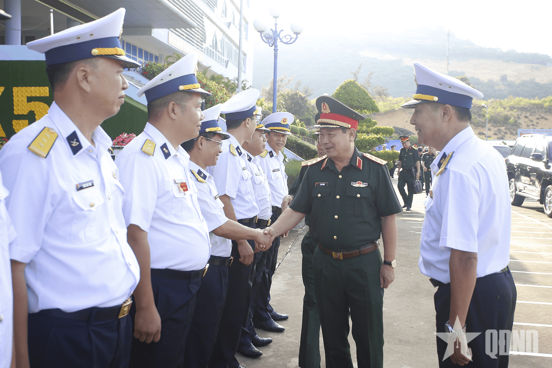 Thượng tướng Lê Huy Vịnh làm việc với Nhà máy X52