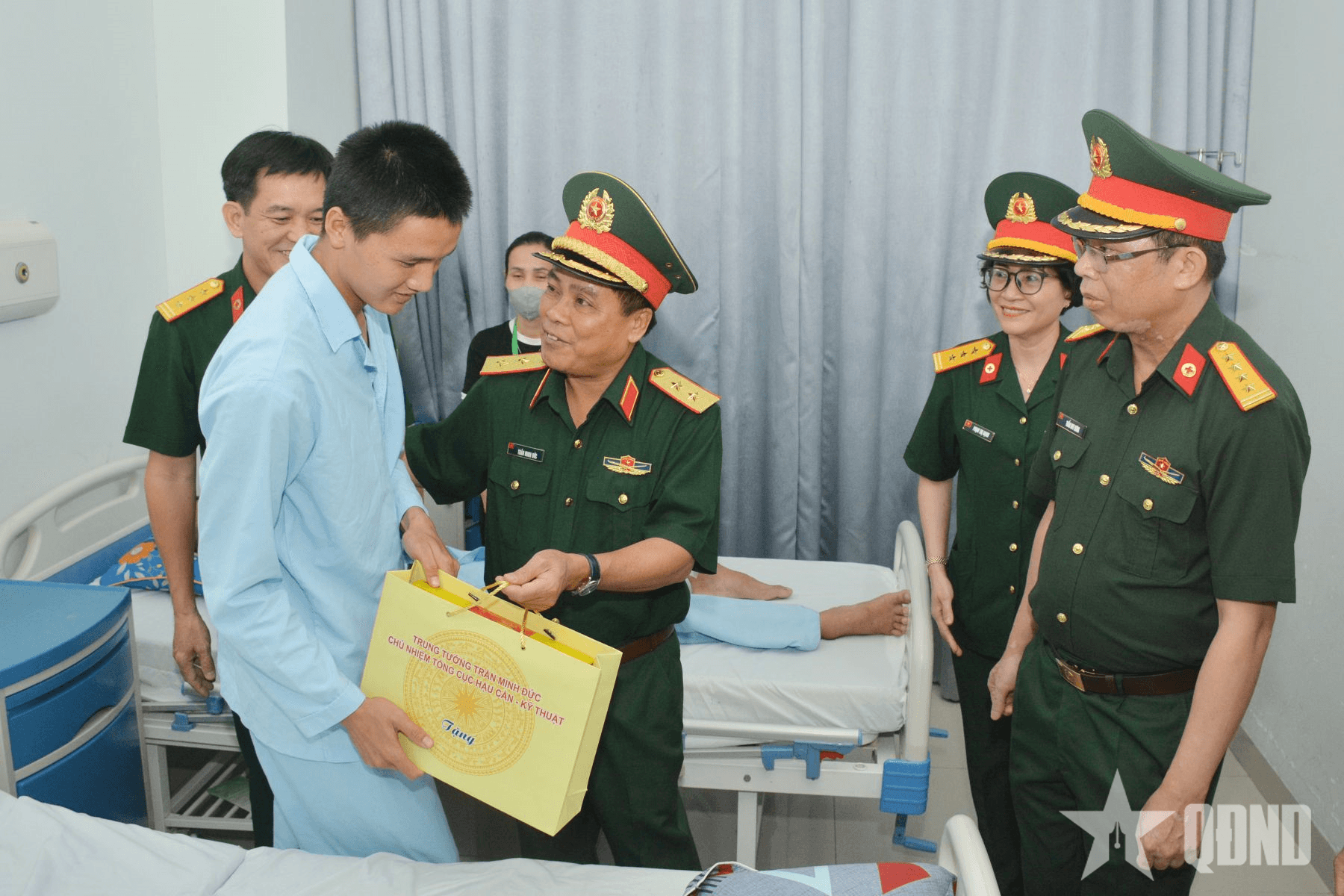 Trung tướng Trần Minh Đức kiểm tra Bệnh viện Quân y 87