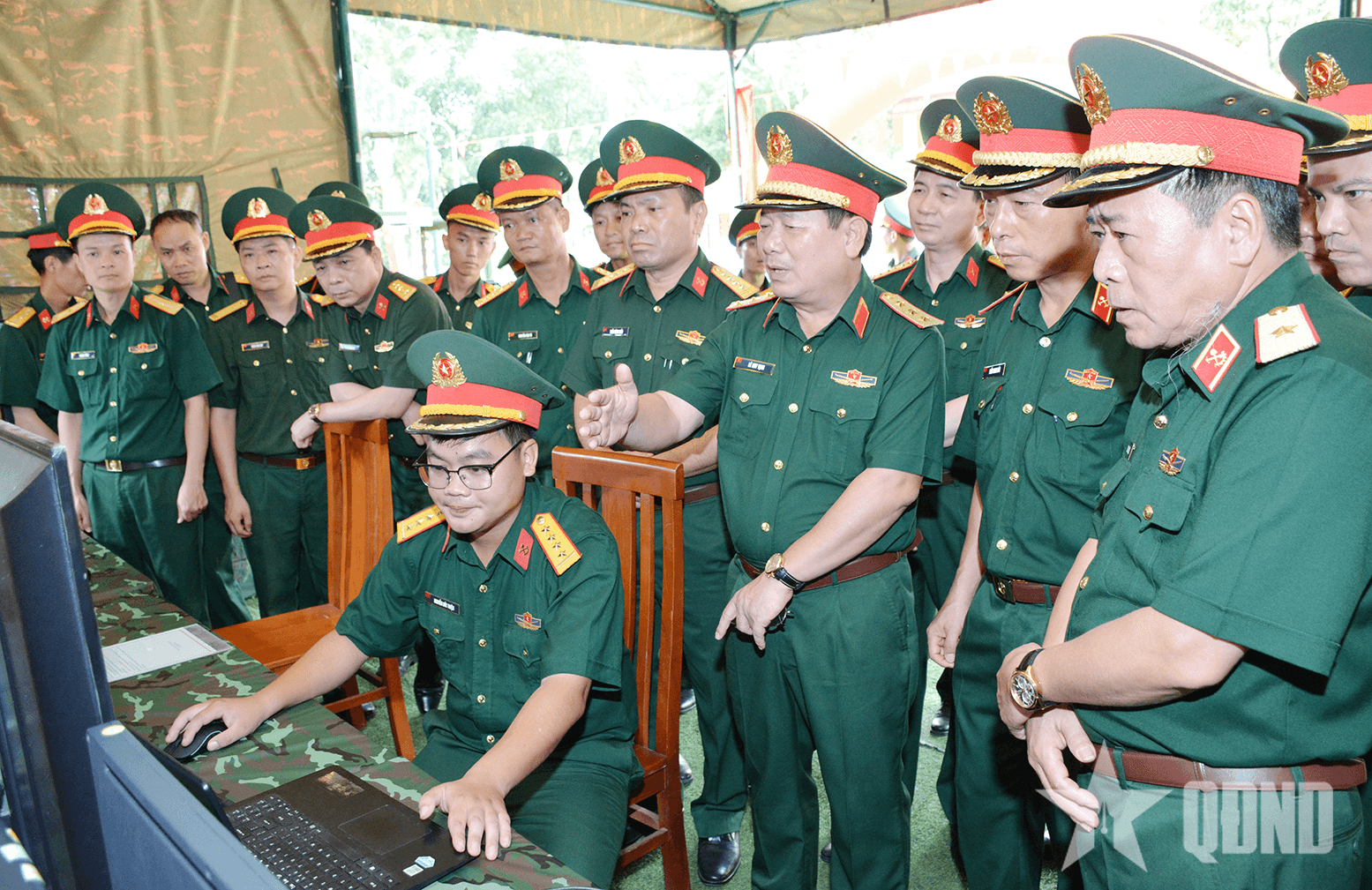 Thượng tướng Lê Huy Vịnh làm việc với Binh chủng Công binh