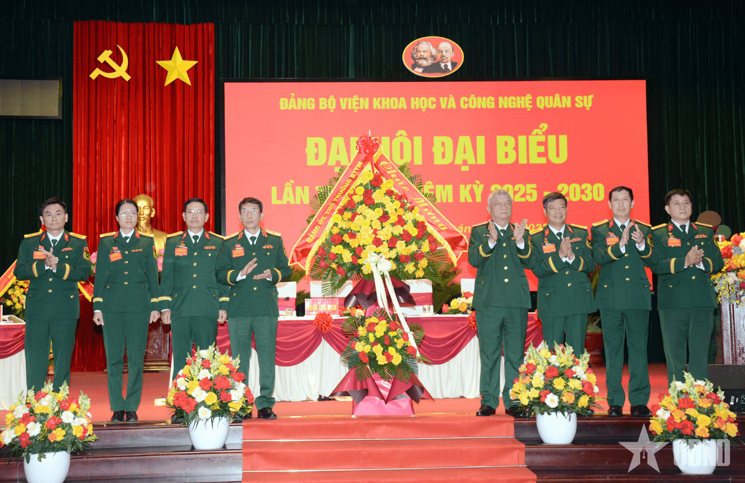 Trung tướng Nguyễn Quang Ngọc dự, chỉ đạo đại hội đại biểu Đảng bộ Viện Khoa học và Công nghệ quân sự