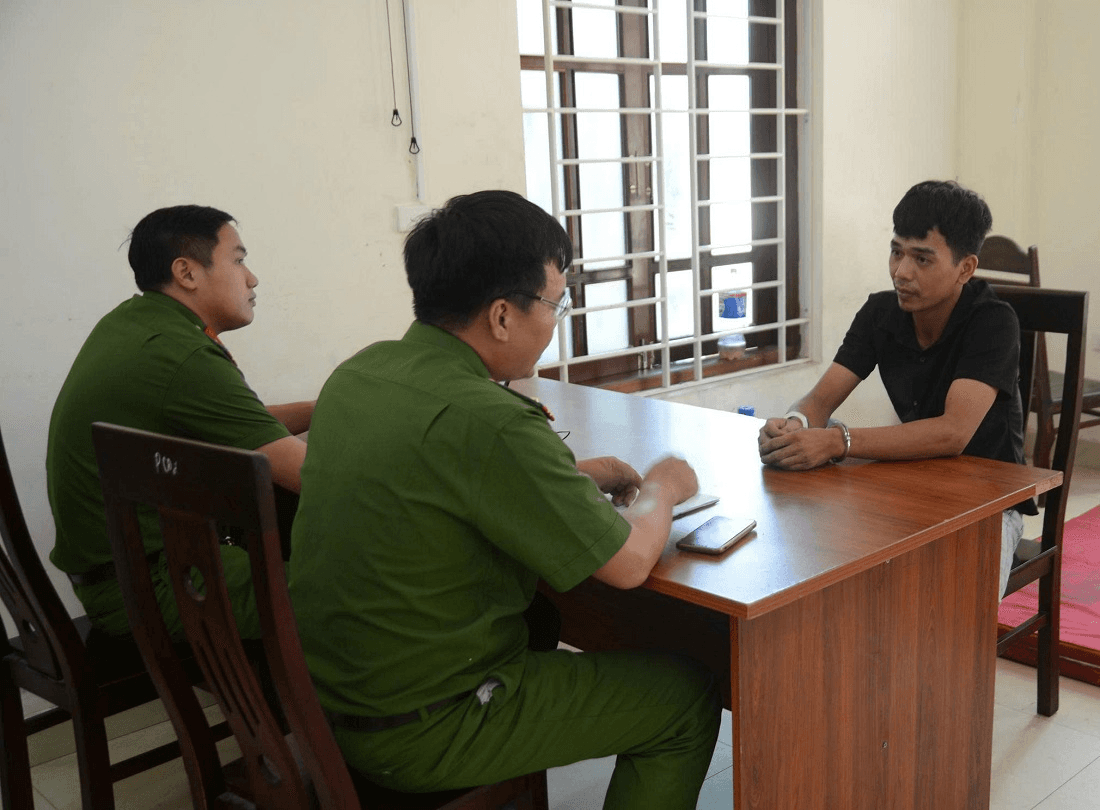 Tạm giữ đối tượng có dấu hiệu cướp tài sản, bắt cóc con tin
