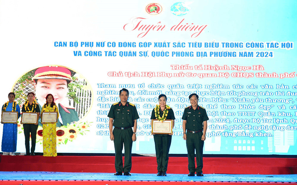 Tận tụy với phong trào, chu toàn với gia đình
