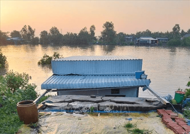 Cà Mau: Sạt lở đất trong đêm gây thiệt hại nhiều nhà dân