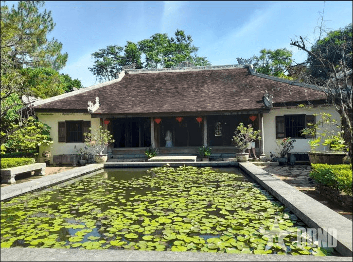 Sớm mai đò ngược dòng Hương