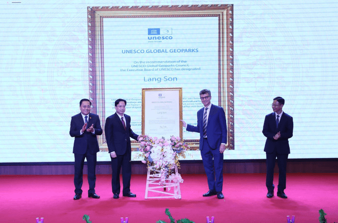UNESCO trao Bằng công nhận Công viên địa chất toàn cầu Lạng Sơn