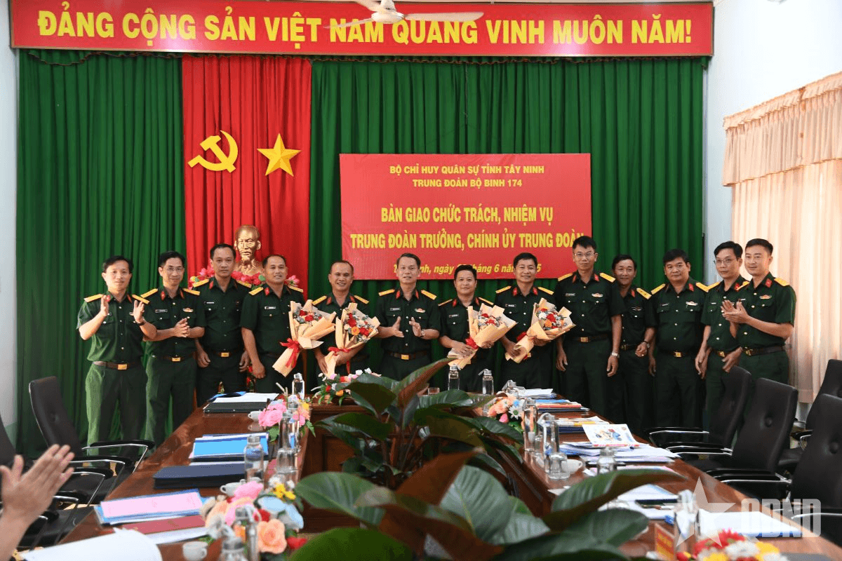 Bộ CHQS tỉnh Tây Ninh: Bàn giao chức trách, nhiệm vụ Trung đoàn trưởng, Chính ủy Trung đoàn 174