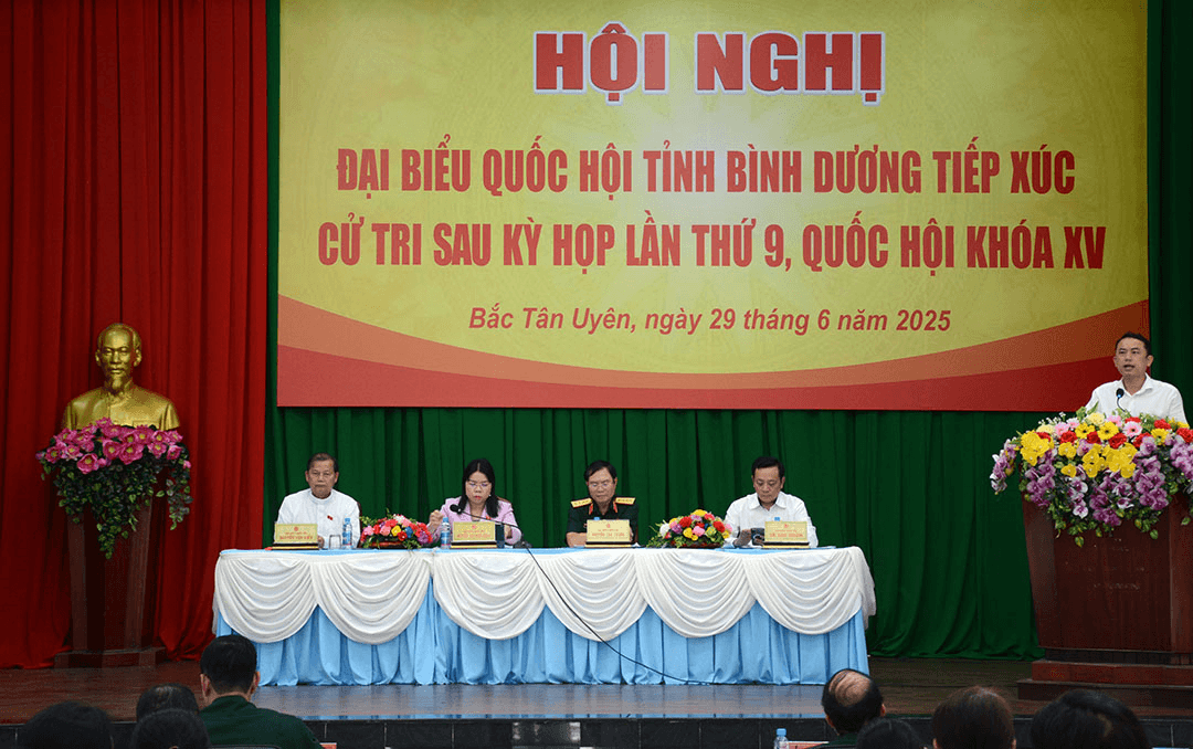 Đại tướng Nguyễn Tân Cương tiếp xúc cử tri huyện Bắc Tân Uyên, tỉnh Bình Dương