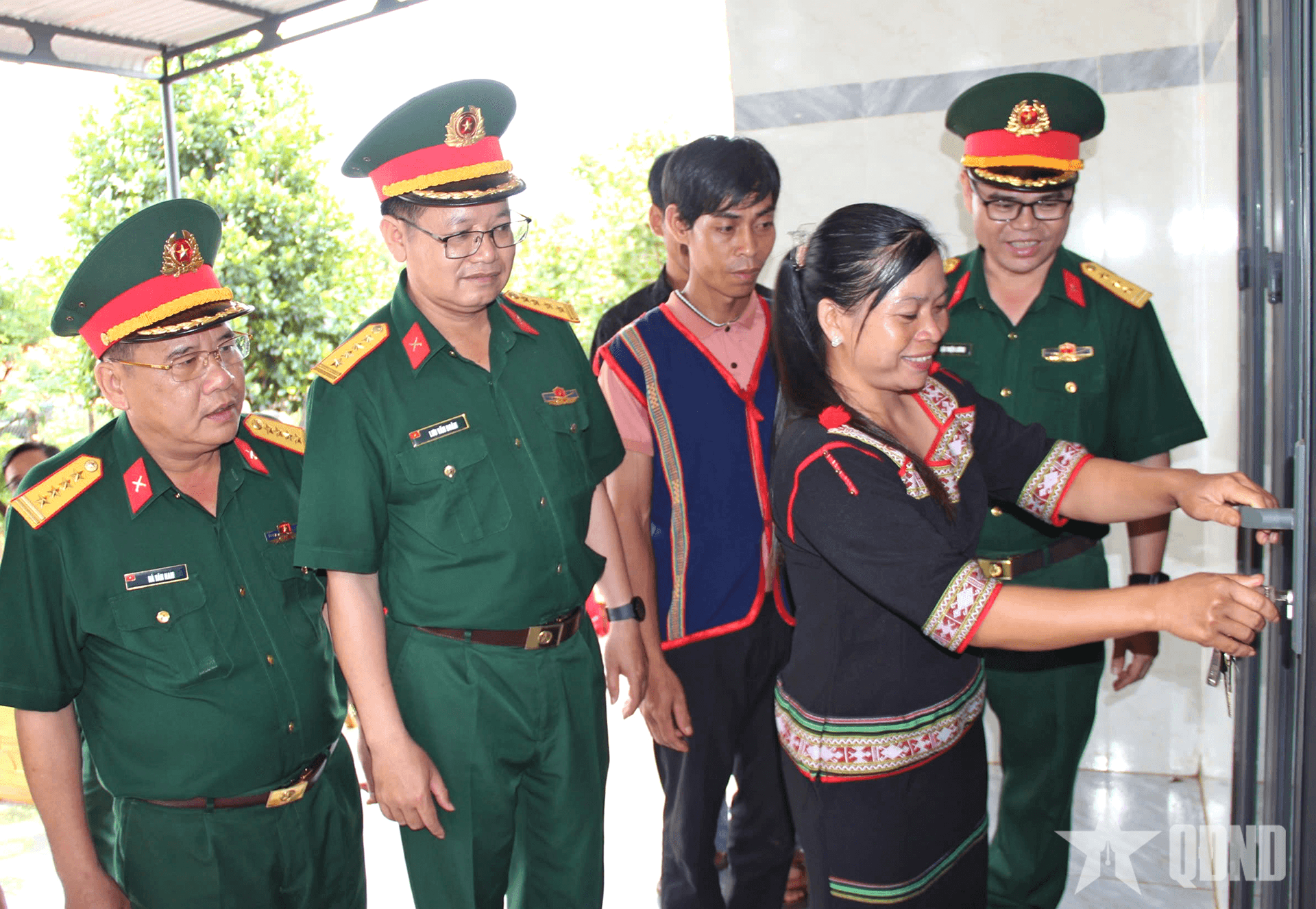 Chăm lo an cư cho nhân dân