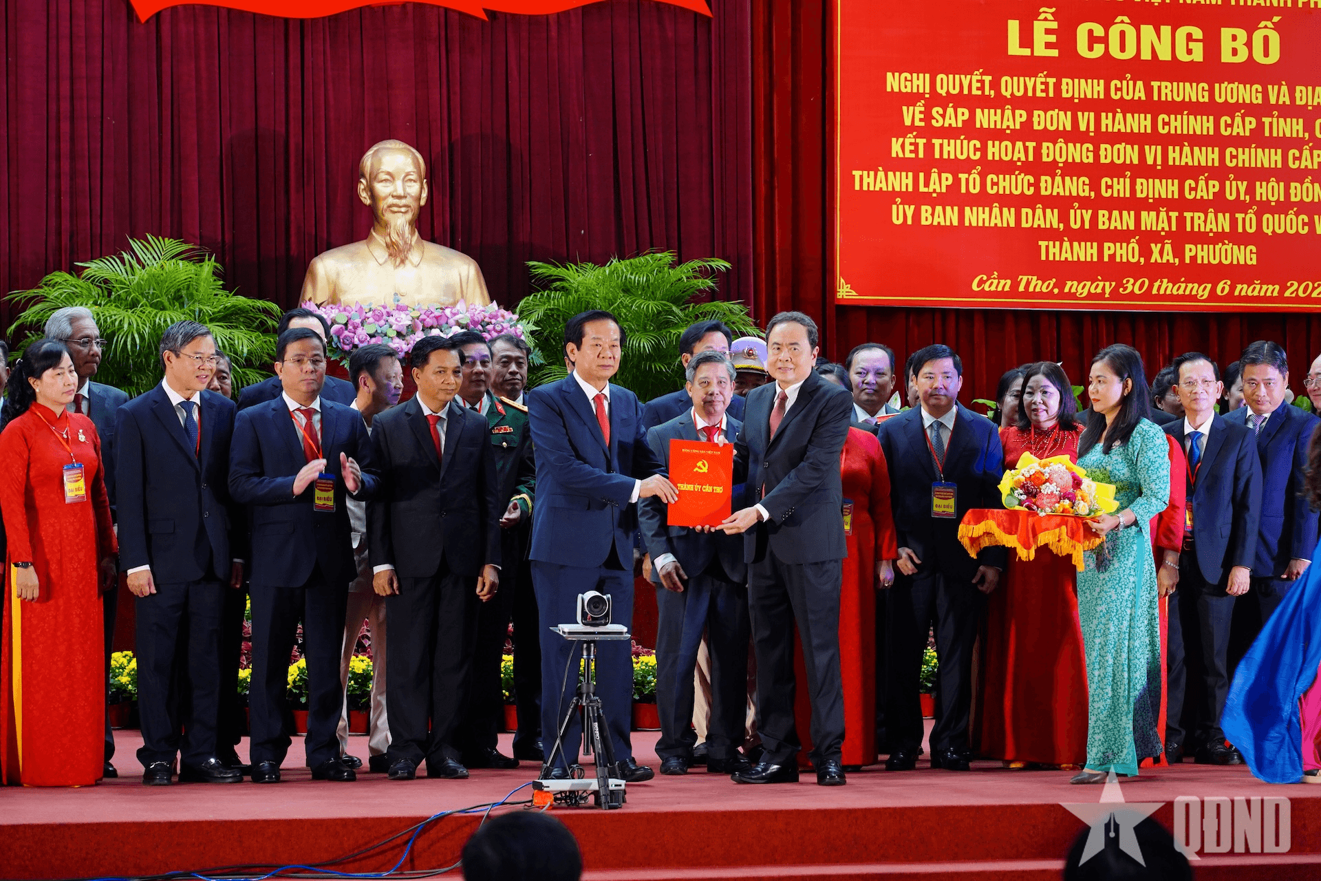 Chủ tịch Quốc hội Trần Thanh Mẫn dự Lễ công bố các Nghị quyết, Quyết định về sáp nhập đơn vị hành chính tại Cần Thơ
