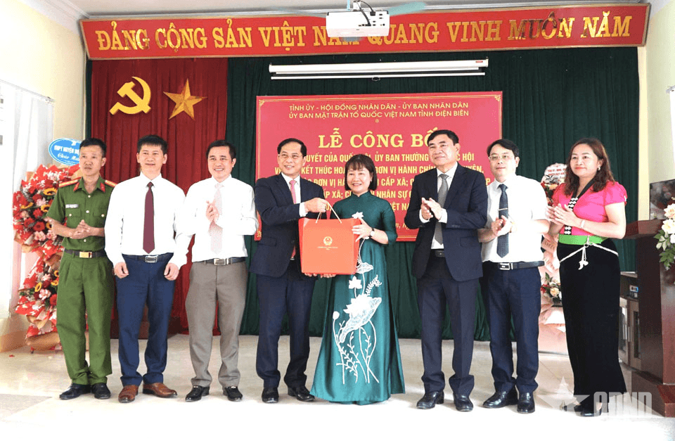 Điện Biên: Công bố nghị quyết, quyết định của Trung ương và tỉnh về sắp xếp đơn vị hành chính