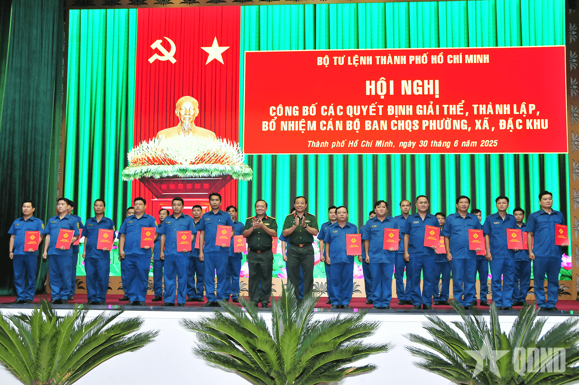 Bộ tư lệnh TP Hồ Chí Minh công bố quyết định giải thể, thành lập Ban CHQS cấp xã