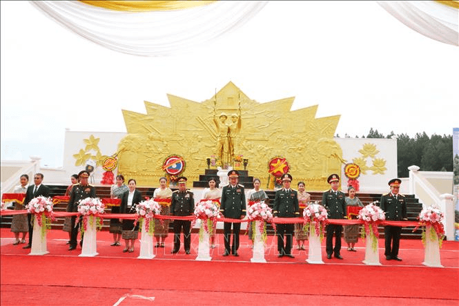 Tình đoàn kết đặc biệt Việt Nam-Lào mãi trường tồn