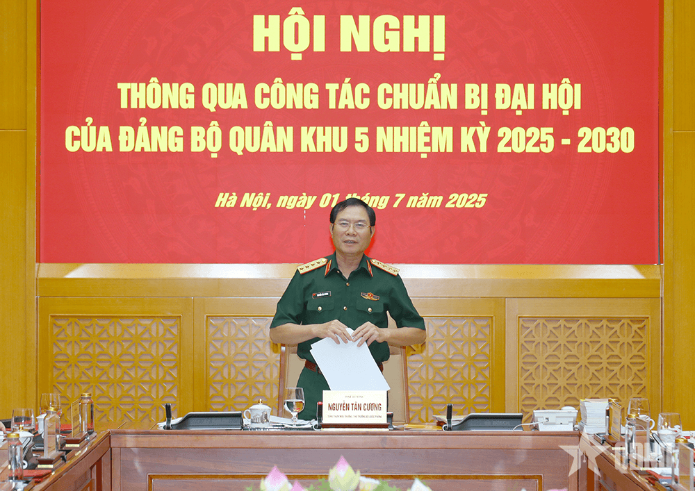 Đại tướng Nguyễn Tân Cương chủ trì thông qua công tác chuẩn bị đại hội của Đảng bộ Quân khu 4 và Quân khu 5
