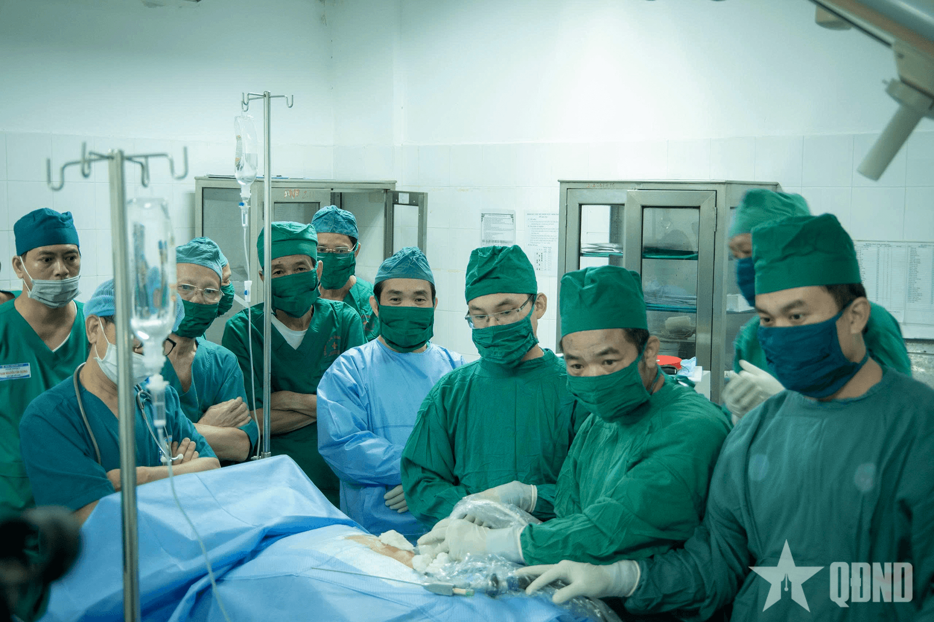 Bệnh viện Quân y 211 tiếp nhận chuyển giao phẫu thuật nội soi tán sỏi thận qua da