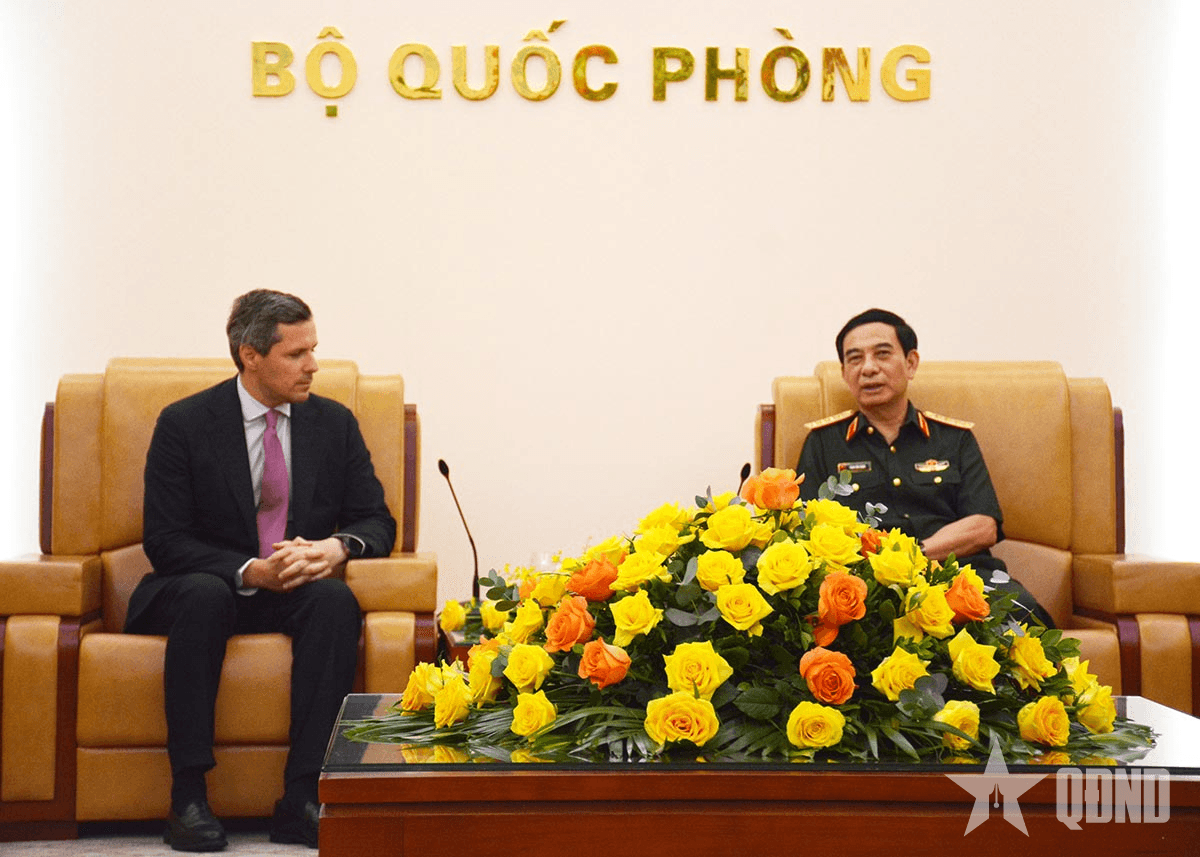Bộ trưởng Phan Văn Giang tiếp Quốc vụ khanh Quốc phòng Italy