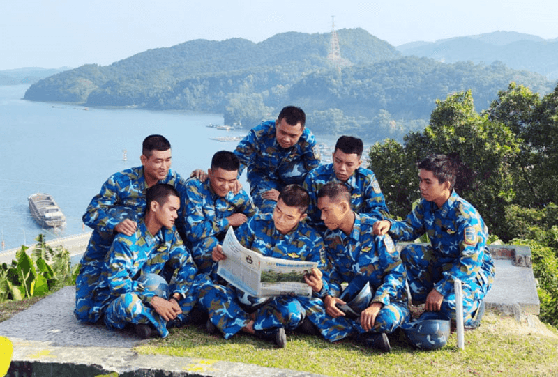 Tô thắm thêm vẻ đẹp người lính