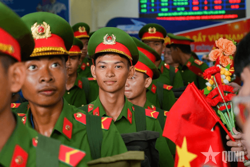 Cán bộ, chiến sĩ Trung đoàn Cảnh sát cơ động Đông Nam TP Hồ Chí Minh sẵn sàng cho diễu binh, diễu hành