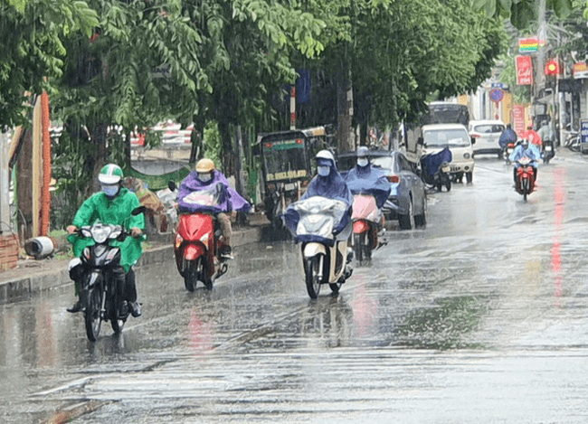 Thời tiết hôm nay (3-7): Trung Bộ có mưa rào và dông