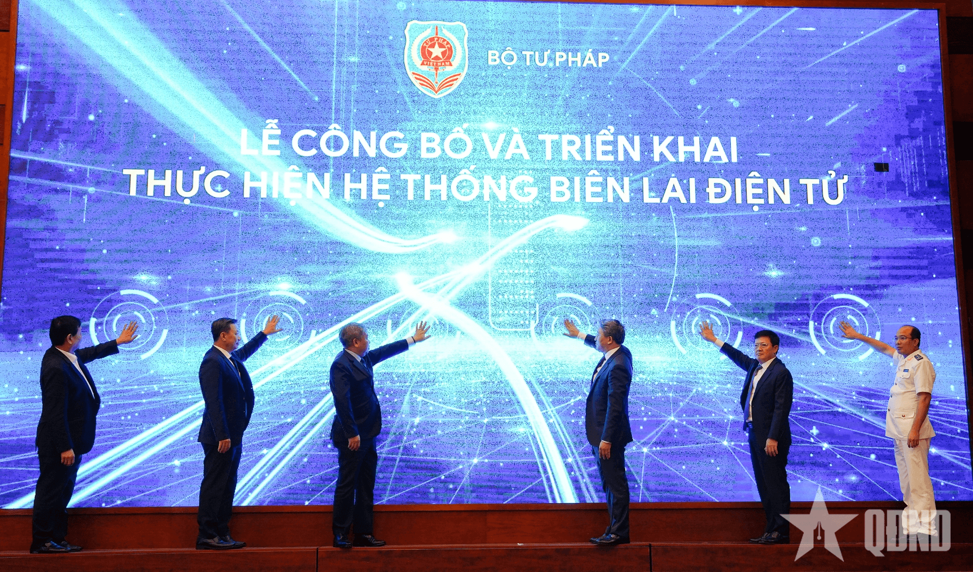 Bộ Tư pháp ra mắt phần mềm biên lai điện tử thi hành án dân sự