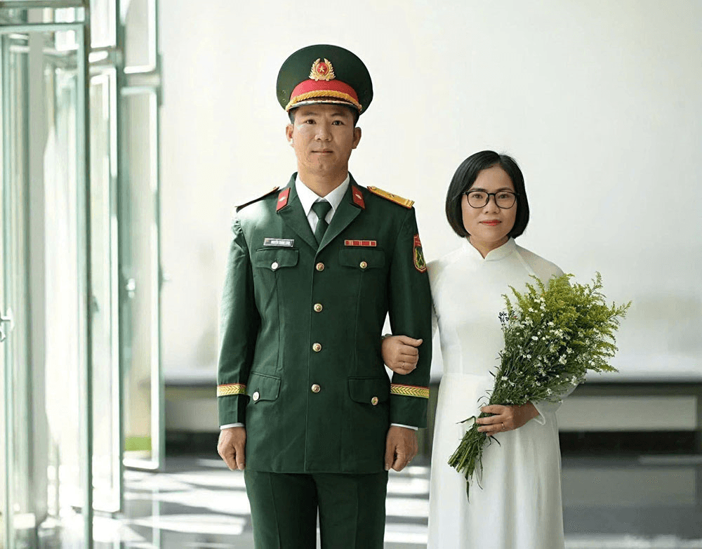 Vợ chồng cùng thi đua