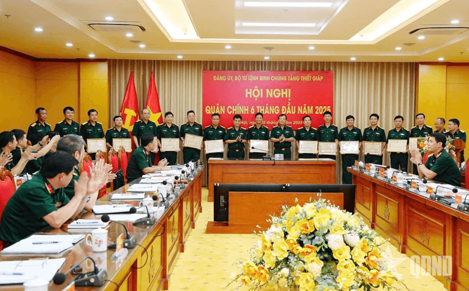 Hội nghị Quân chính Binh chủng Tăng thiết giáp 6 tháng đầu năm 2025