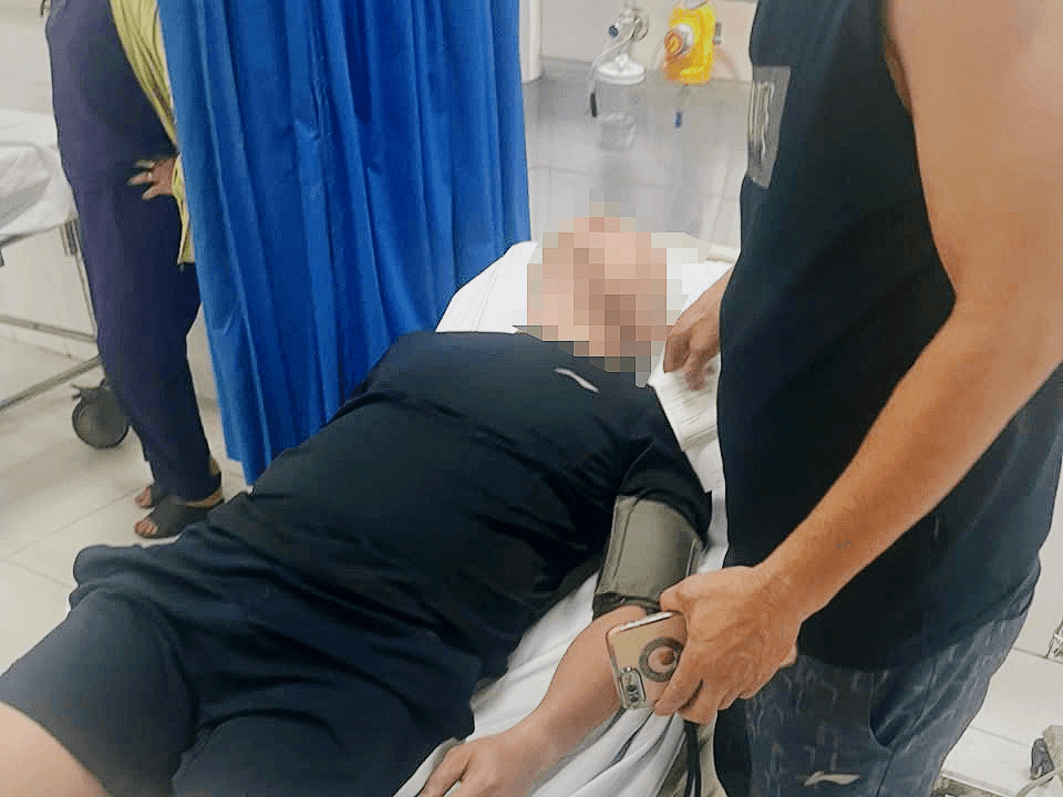 Cảnh sát giao thông đưa người đàn ông bị đột quỵ đi cấp cứu kịp thời