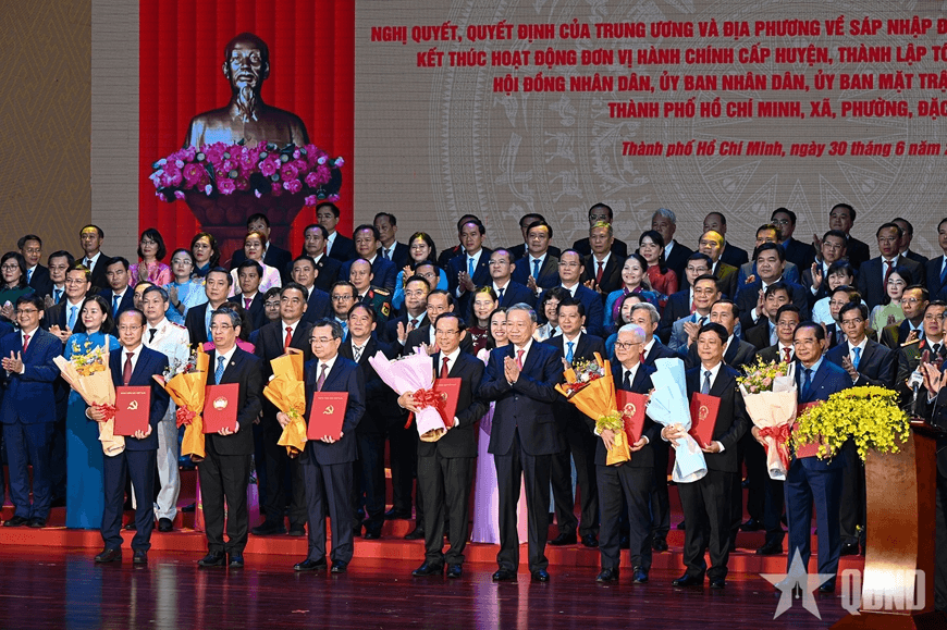 Bản tin thời sự tổng hợp tuần: Mô hình chính quyền địa phương hai cấp chính thức vận hành